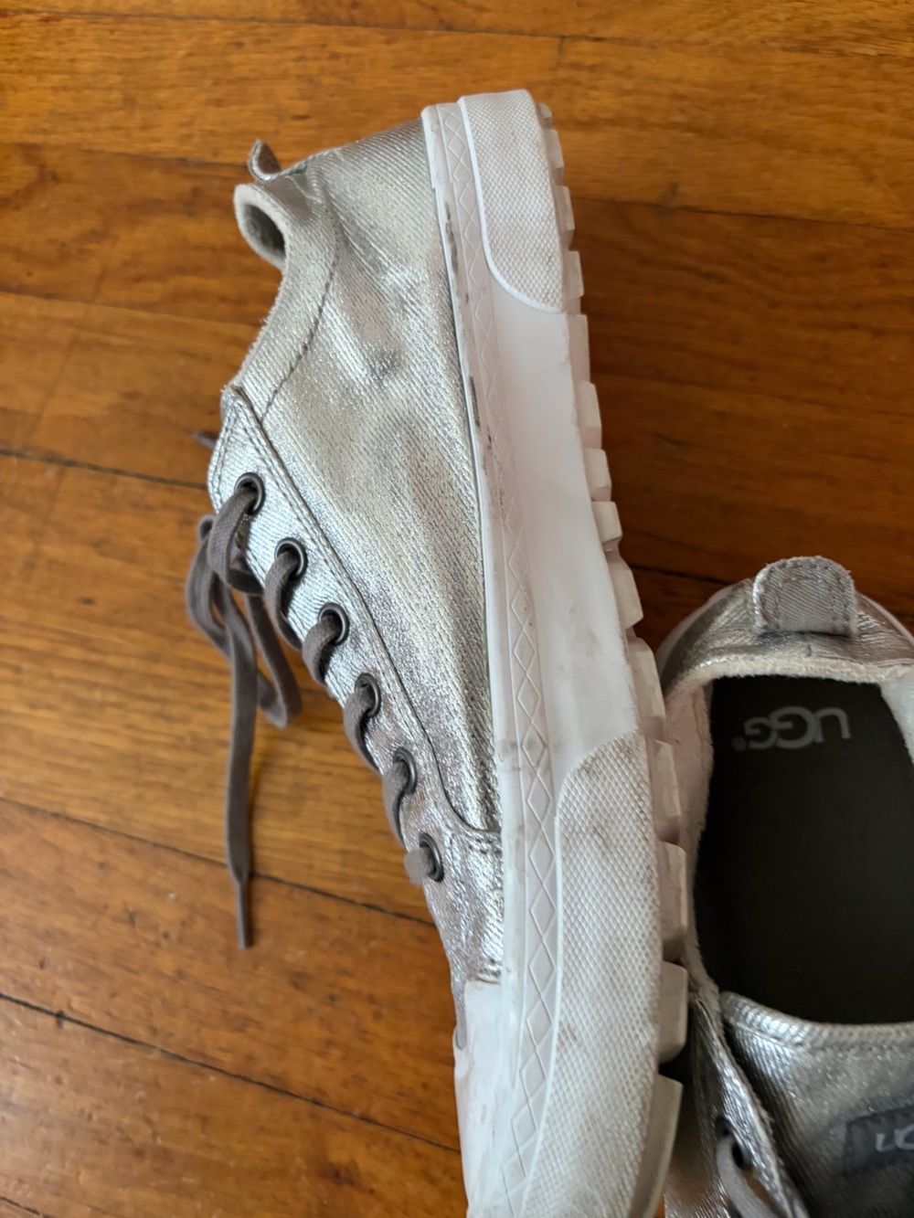 UGG womens Silver Metallic Lace-Up Sneakers 9.5 cute- good shape. Summer jackpot - Picture 8 of 14